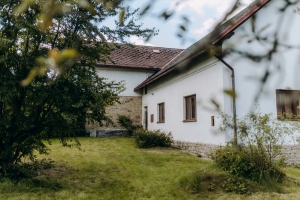 Zrekonstruovaný dům v Podmoklanech, připravený pro pobyty ve tmě.